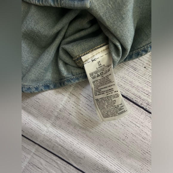 Old Navy Toddler Boy brand NEW Blue Denim Shirt with TAGS. - Picture 5 of 5